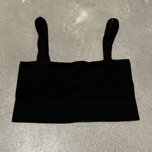 black straight line crop top